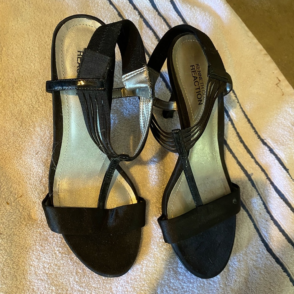 Kenneth Cole Reaction Black Strappy T‑Strap Slingback Heels